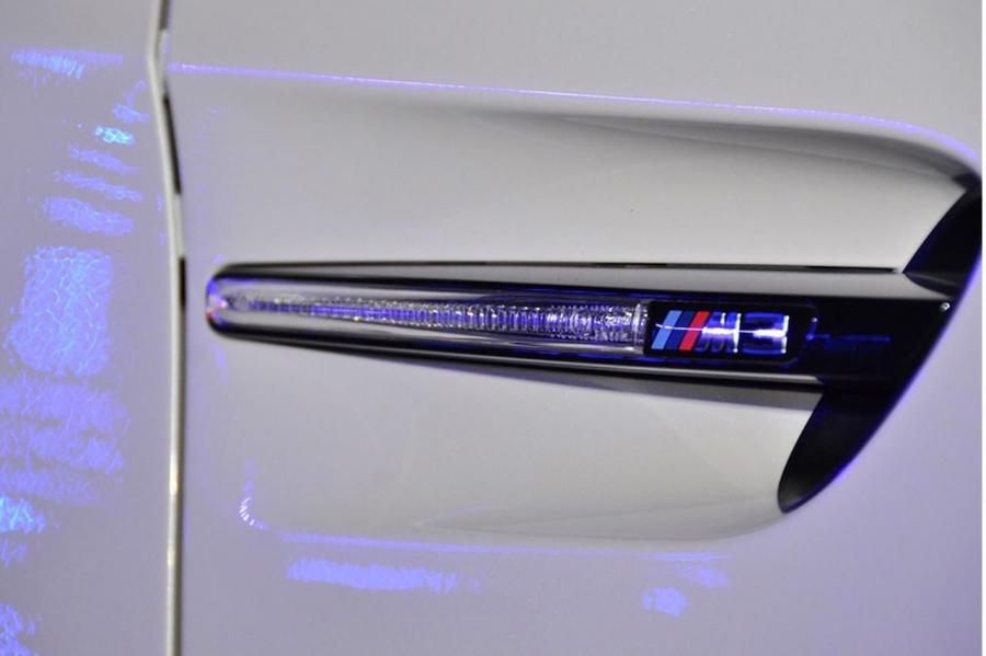  BMW M3 Carbon Edition 2011 года  (фото 12 из 18)